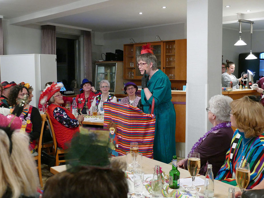 Frauenkarneval der kfd im Landhotel Weinrich (Foto: Karl-Franz Thiede)